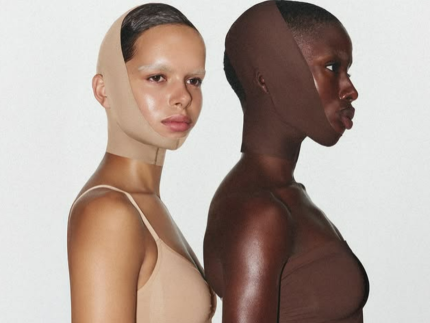 faixa-“anti-papada”-lancada-por-kim-kardashian-funciona?-especialista-explica