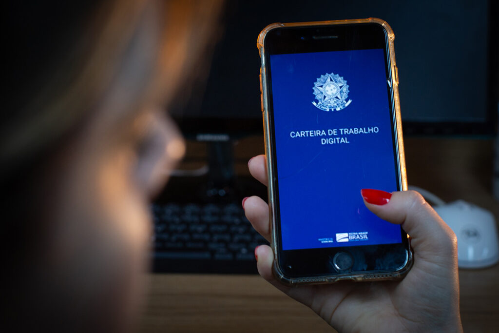 caged:-brasil-abriu-1,2-mi-de-vagas-formais-no-primeiro-semestre