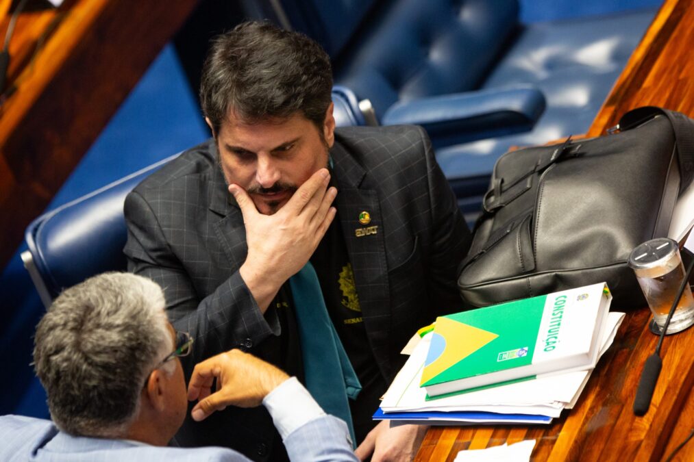 Oposição usa Marcos do Val para tentar destravar impeachment de Moraes