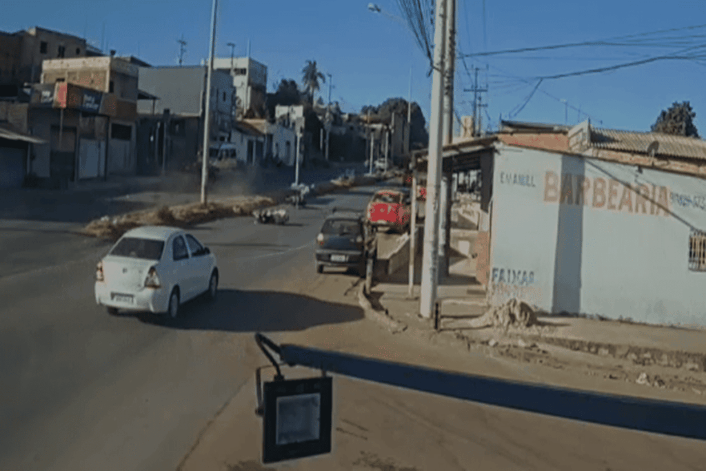 casal-de-jovens-morre-em-acidente-apos-moto-bater-contra-poste.-video