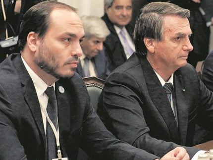 apos-prisao-domiciliar-do-pai,-carlos-bolsonaro-passa-mal-e-e-atendido-em-hospital-no-rio