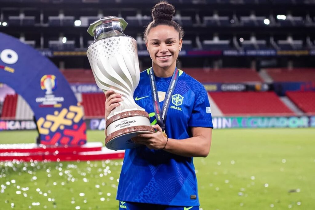 jogadora-do-brasil-que-zombou-das-colombianas-divide-opinioes-na-web