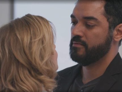 odete-e-mario-sergio-se-rendem-ao-desejo-e-acabam-na-cama-em-“vale-tudo”