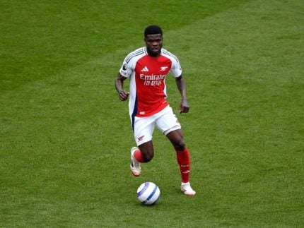 ex-jogador-do-arsenal-consegue-liberdade-provisoria-apos-acusacoes-de-estupro-e-agressao-sexual