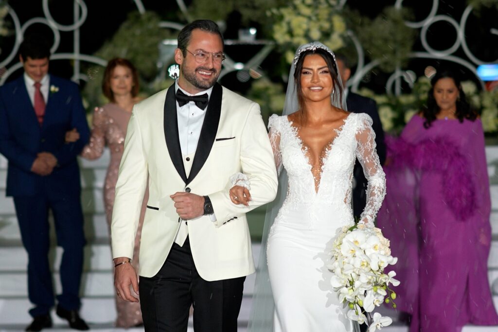 mairrana-maia-e-pedro-corino-trocam-aliancas-em-megafesta-na-capital