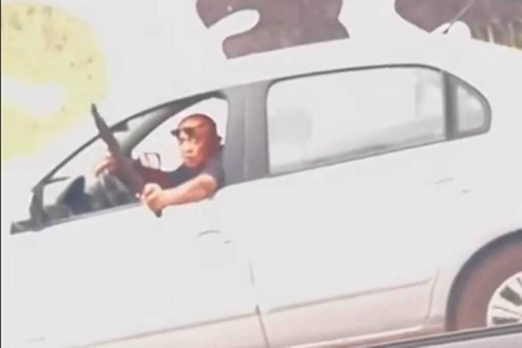 video:-agressivo,-motorista-ameaca-mulher-com-facao-em-via-do-df