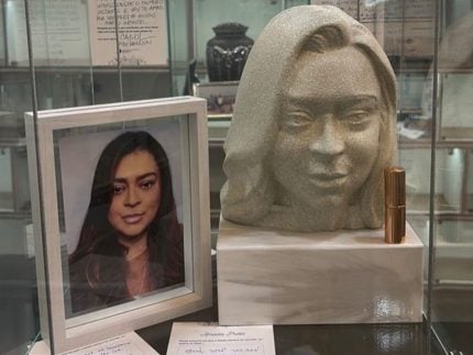 ultima-homenagem-a-preta-gil:-busto-e-tributo-de-amigos-marcam-despedida-em-cemiterio