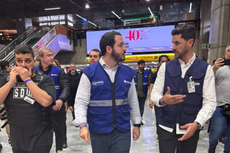 video-mostra-prefeito-de-guarulhos-cobrando-divida-em-aeroporto