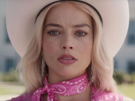 margot-robbie-pode-estrelar-remake-de-classico-dos-anos-60-dirigido-por-tim-burton