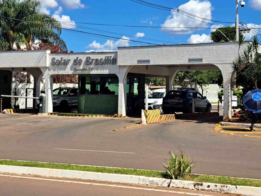 “falta-de-sossego”:-protestos-incomodam-vizinhos-de-bolsonaro