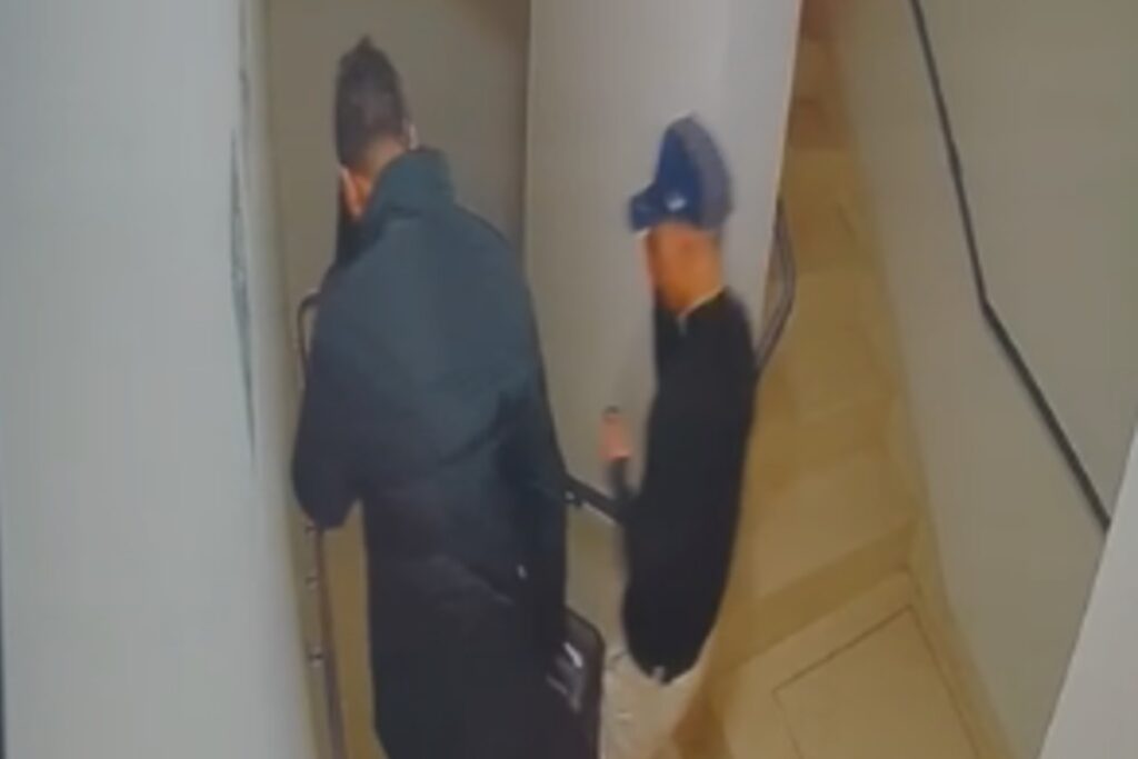 criminosos-invadem-predio-e-fazem-idoso-acamado-de-95-anos-refem.-veja