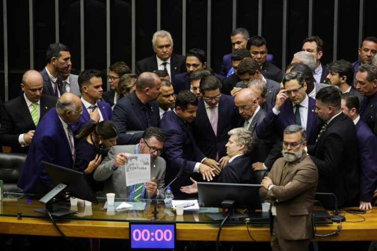 centrao-pavimenta-anistia-com-oposicao-para-motta-encerrar-“greve”-na-camara