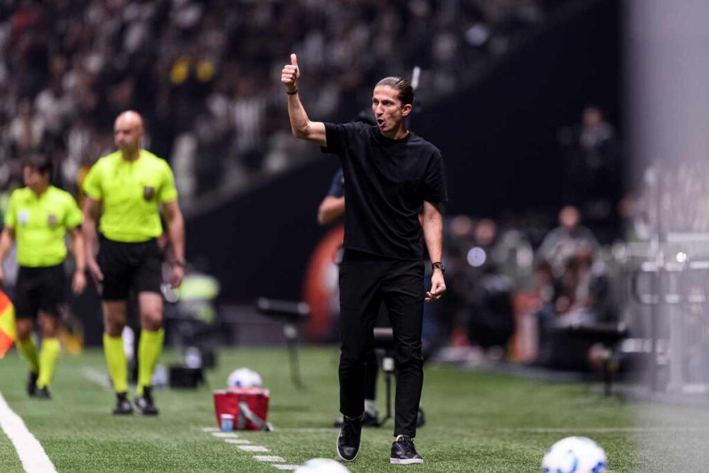 apos-eliminacao-do-flamengo,-filipe-luis-isenta-wallace-yan