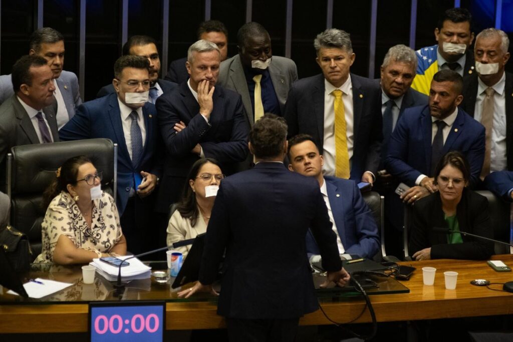como-foram-as-mais-de-24-horas-de-obstrucao-da-direita-no-congresso
