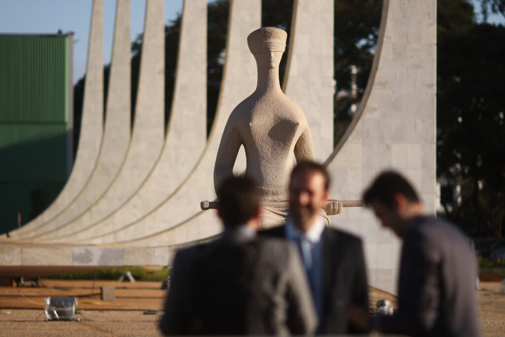 centrao-se-une-ao-pl-para-tirar-do-stf-competencia-de-julgar-politicos