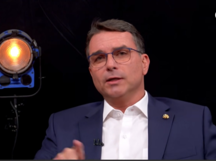 flavio-bolsonaro-pressiona-por-votacao-de-anistia-e-celebra-pedido-de-impeachment-de-moraes