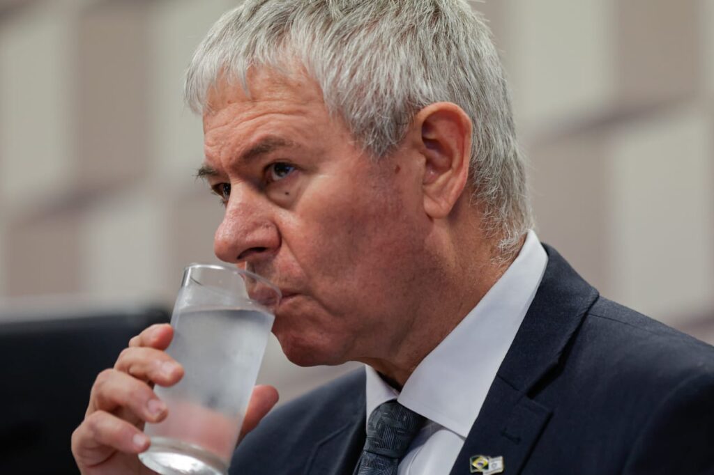 embaixador-de-israel-lamenta-crise-com-brasil-em-reuniao-com-deputados