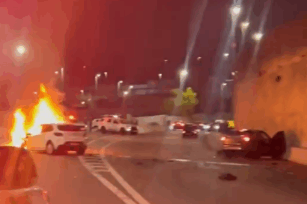 trio-faz-motorista-de-app-refem,-foge-da-pm-e-bate-em-carro-de-mulher