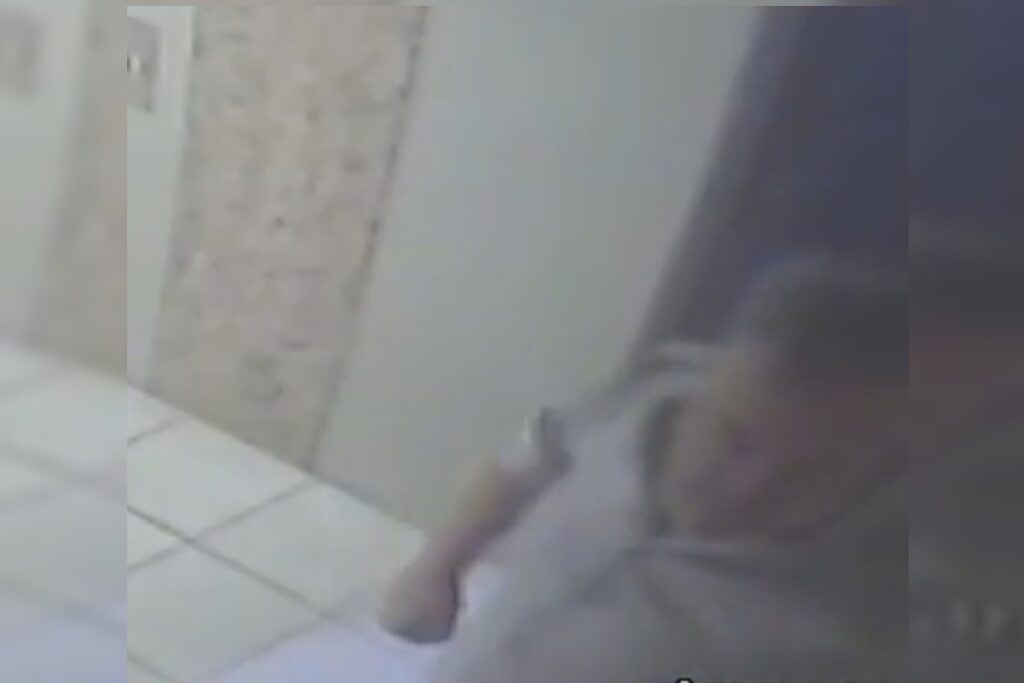 video-novo-mostra-empresario-espancando-mulher-dentro-e-fora-de-elevador