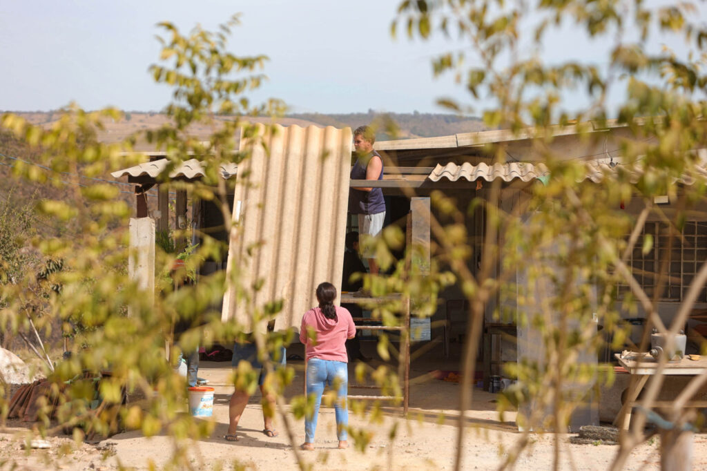 parlamentares-e-ex-governador-saem-em-defesa-de-povoado-alvo-de-primo-de-caiado