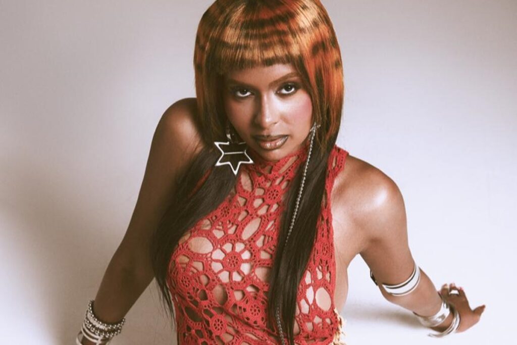 ella-viana-fala-sobre-romances-na-musica-amores-turistas