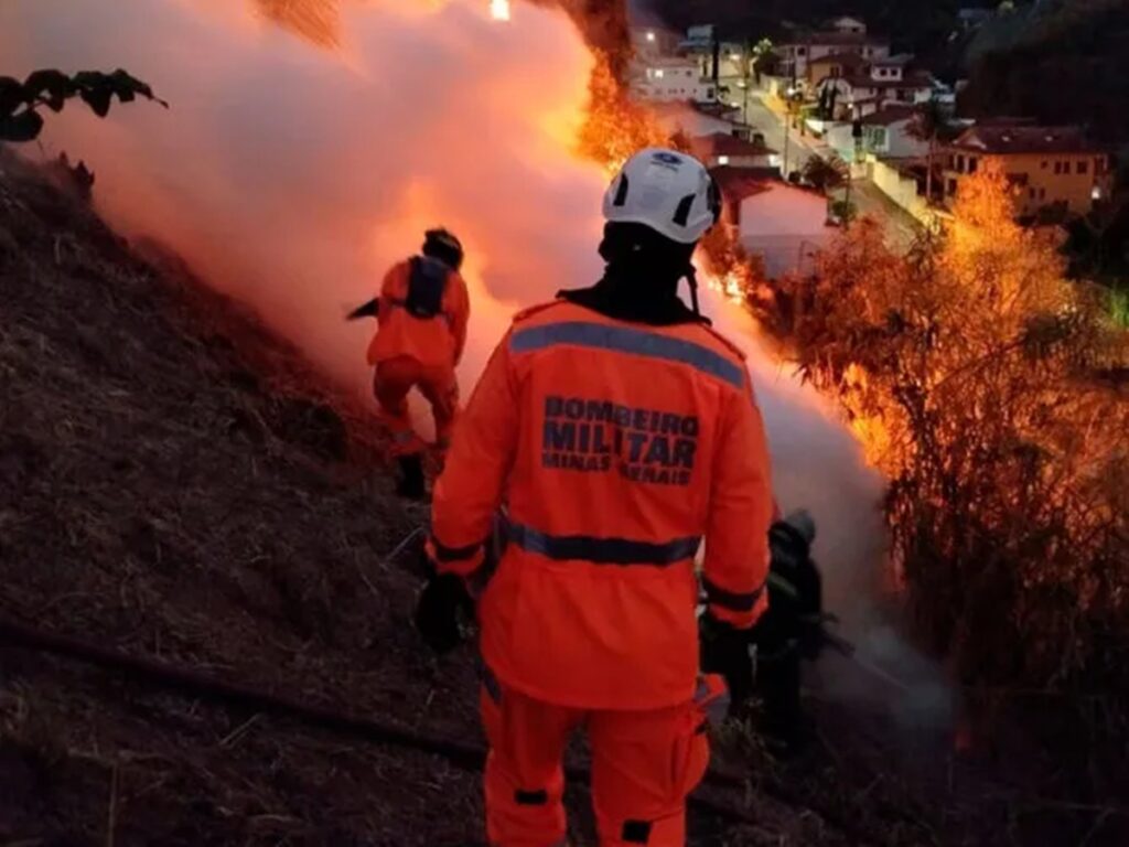 incendio-atinge-3-mil-metros-quadrados-de-vegetacao-em-juiz-de-fora