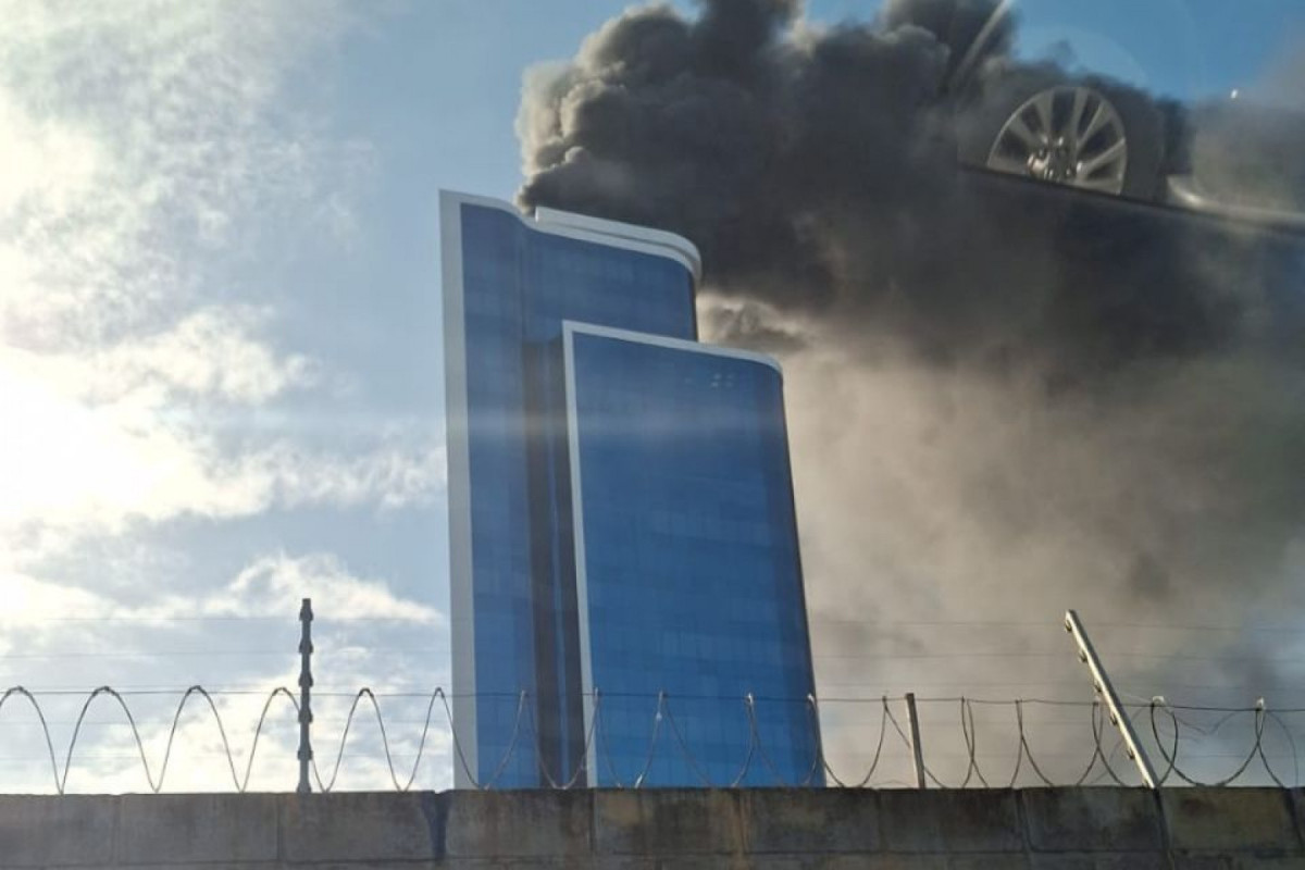 incendio-atinge-cobertura-de-predio-empresarial-no-recife