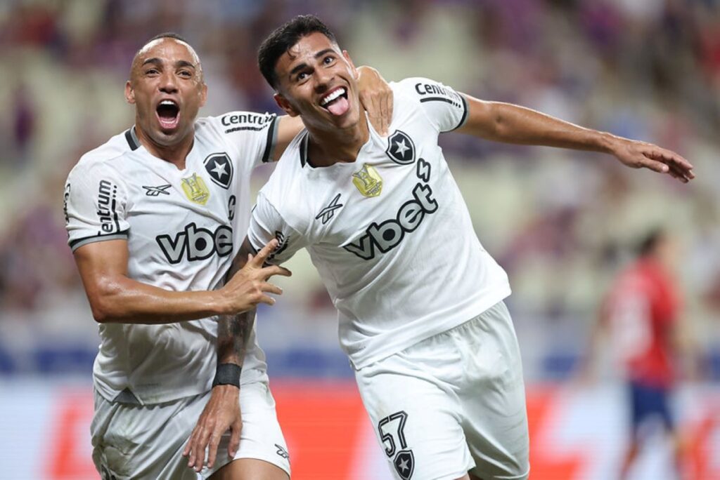 brasileirao:-botafogo-faz-cinco-contra-o-fortaleza-e-sobe-na-tabela