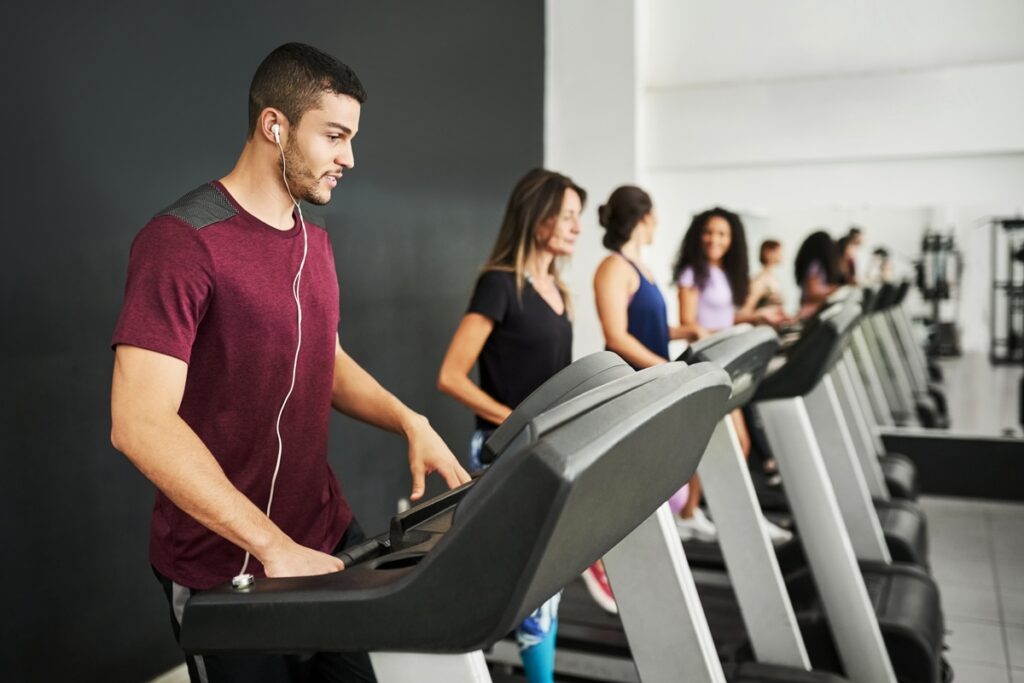 esteira:-confira-vantagens-de-usar-o-aparelho-na-academia
