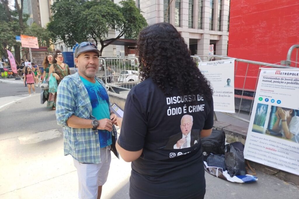 testemunhas-de-jeova:-pais-questionam-dogmas-em-protesto-na-paulista