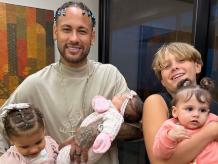 neymar-celebra-o-dia-dos-pais-com-os-4-filhos-e-recebe-declaracao-de-biancardi:-“orgulho”