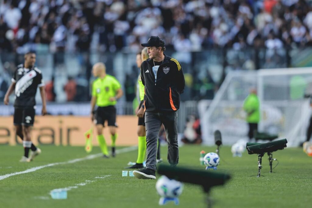 cuca-fala-sobre-penalidade-marcada-para-o-vasco:-“penalti-discutivel”