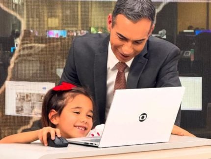 cesar-tralli-mostra-momento-fofo-com-a-filha-nos-bastidores-do-“jornal-hoje”