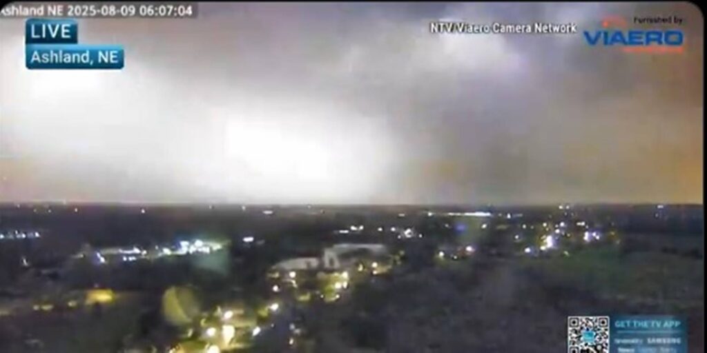 eua:-tempestade-mata-uma-pessoa-e-deixa-estragos-em-nebraska.-video