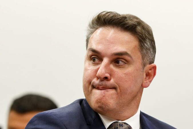 oposicao-acusa-lindbergh-de-agir-como-“leva-e-traz”-do-judiciario