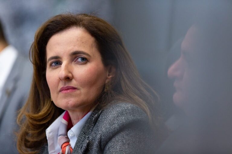 procuradora-geral-do-df-se-demite,-e-ibaneis-nomeia-novo-chefe-da-pgdf