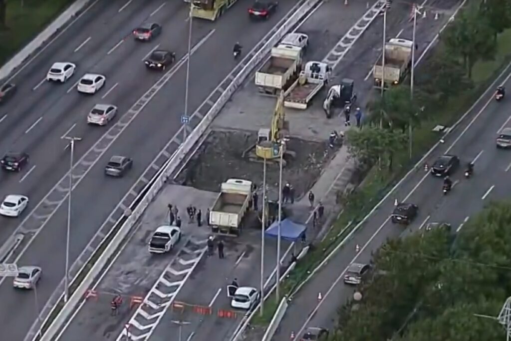 obras-na-cratera-da-marginal-tiete-seguem-sem-prazo-de-conclusao