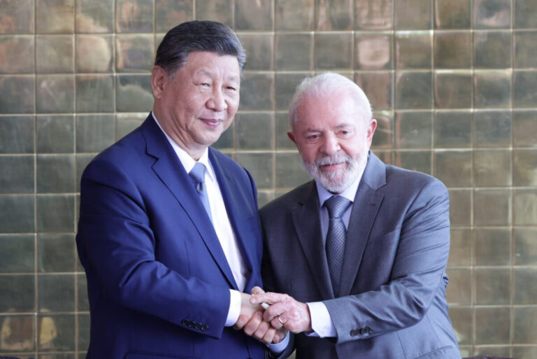 em-meio-a-tarifaco-dos-eua,-lula-conversa-por-ligacao-com-xi-jinping
