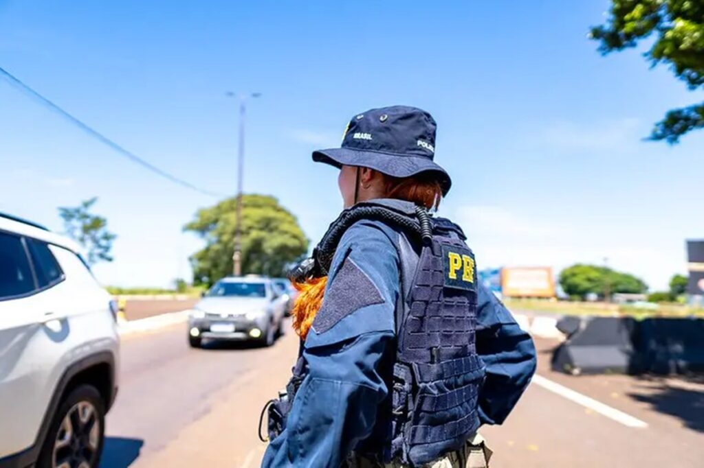 vitima-pula-de-carro-em-movimento-durante-sequestro-relampago.-video
