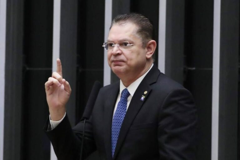 pl-denunciara-a-embaixadas-“violacoes-a-direitos-humanos-no-brasil”