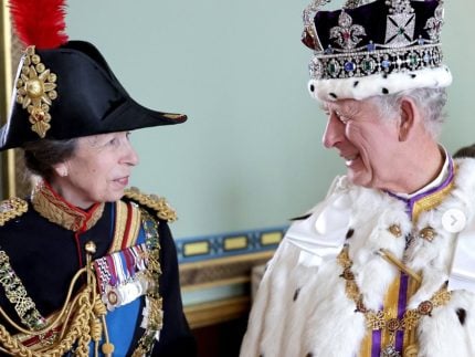 familia-real-celebra-chegada-dos-75-anos-da-princesa-anne-com-recordacoes