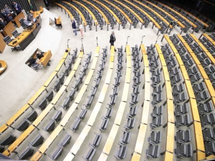 ccj-da-camara-aprova-aumento-de-pena-para-crimes-de-aliciamento-de-menores-pela-internet