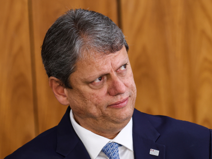 tarcisio-critica-lula-em-evento-em-sp:-“o-brasil-nao-aguenta-mais-o-pt”