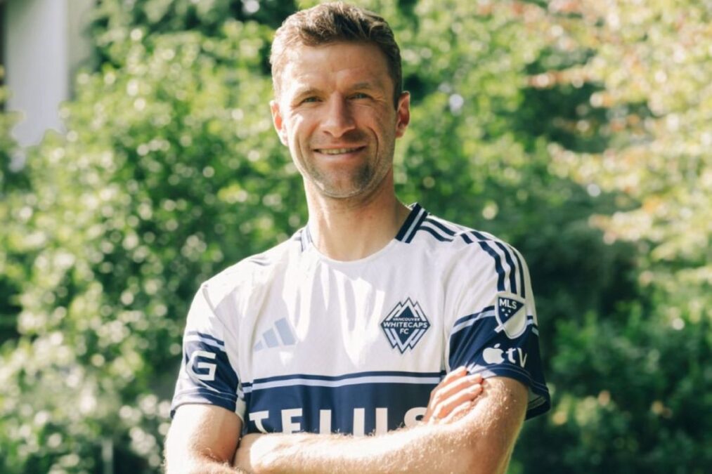 Vídeo: a caminho do Canadá, Müller sente falta de ídolo do Bayern