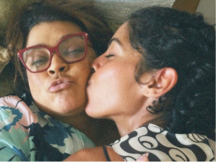 bela-gil-revela-que-cogitou-gerar-filho-para-preta-gil:-“eu-seria-o-forninho”