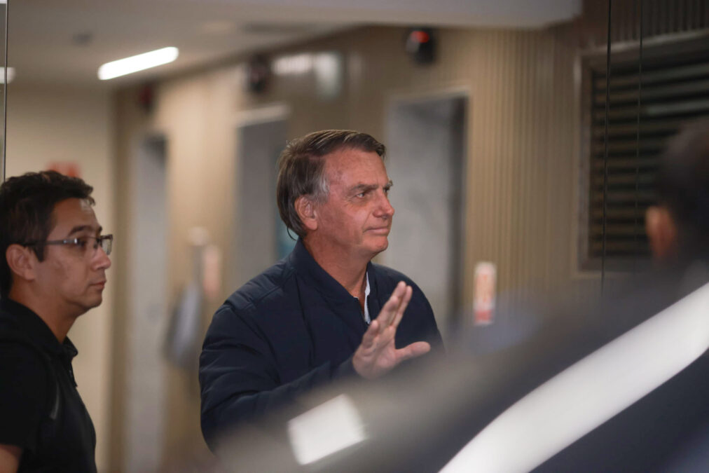 Deputados articulam visita de Motta a Bolsonaro na prisão