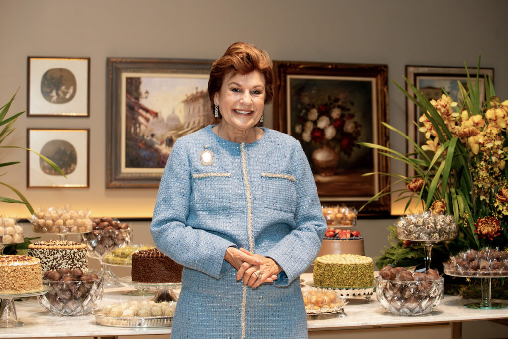 guiomar-mendes-e-homenageada-por-familia-e-amigos-em-festa-prestigiada