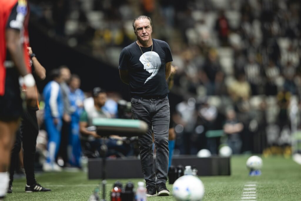 cuca-elogia-reinier-e-mira-decisoes-contra-godoy-cruz-e-cruzeiro