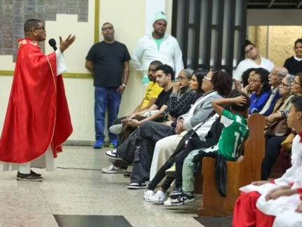 missa-de-setimo-dia-de-arlindo-cruz-reune-amigos-e-familiares-em-homenagem-emocionante