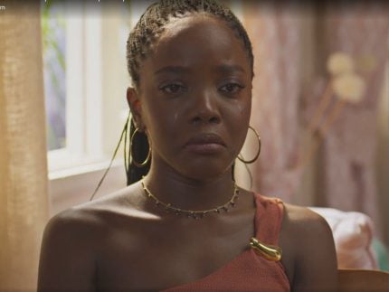 “dona-de-mim”-escancara-desigualdade:-leo-e-proibida-de-usar-banheiro-da-mansao-e-se-revolta